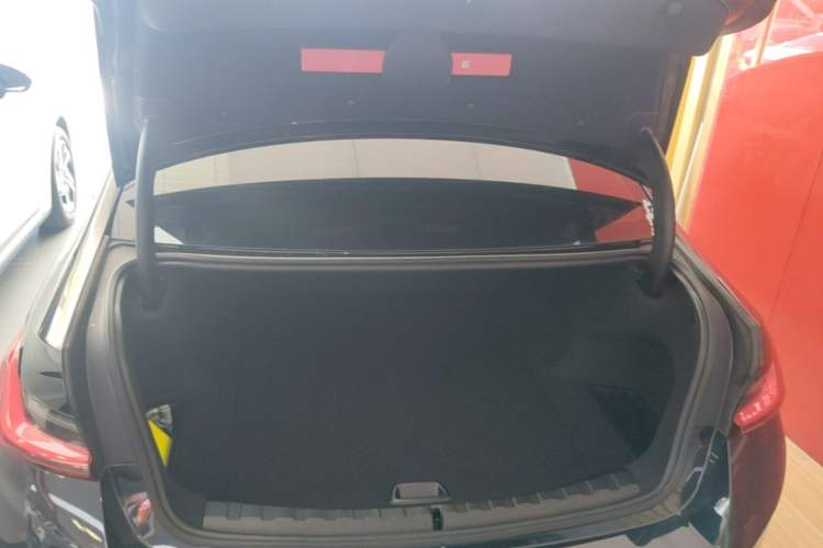 Used BMW i3 2023 eDrive 40 L Midnight Edition Trunk