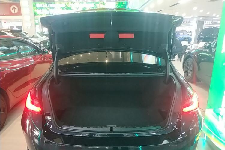 Used BMW i3 2023 eDrive 40 L Midnight Edition Trunk