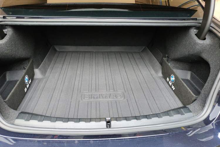 Used BMW i3 2023 eDrive 40 L Midnight Sports Package Trunk