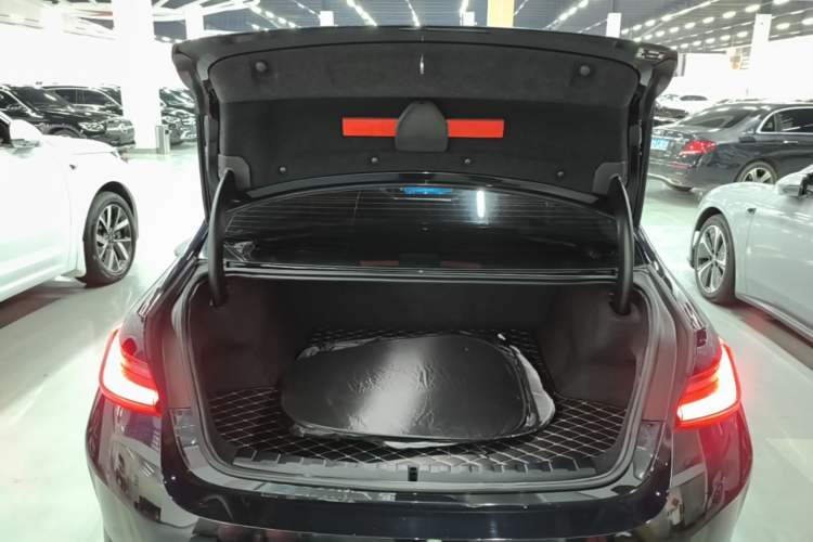 Used BMW i3 2023 eDrive 40 L Midnight Edition Trunk