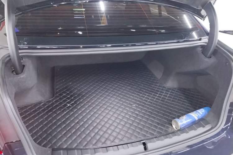 Used BMW i3 2023 eDrive 40 L Midnight Edition Trunk