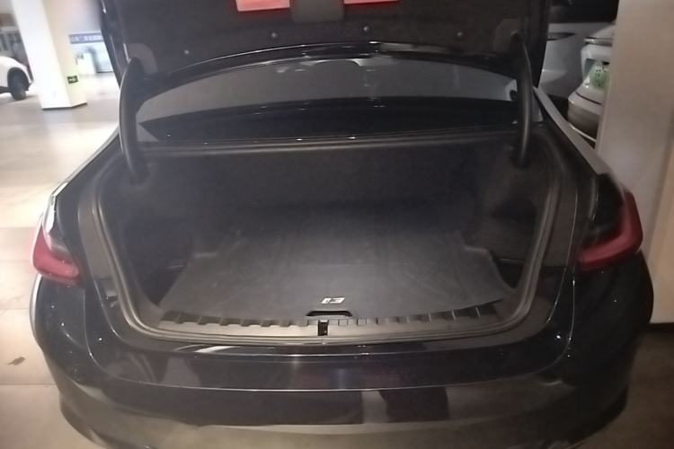 Used BMW i3 2023 eDrive 40 L Midnight Edition Trunk