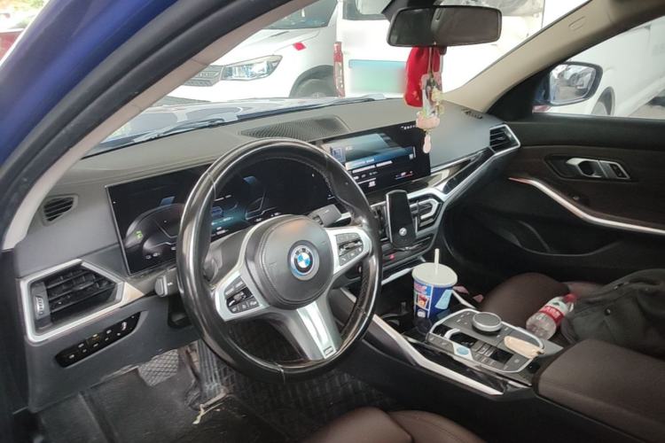 Used BMW i3 2023 eDrive 40 L Midnight Edition Center Console