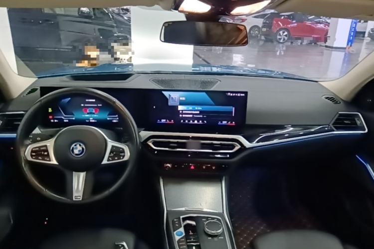 Used BMW i3 2023 eDrive 40 L Midnight Sports Package Center Console