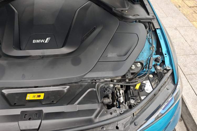 Used BMW i3 2023 eDrive 40 L Midnight Sports Package Engine Bay Left