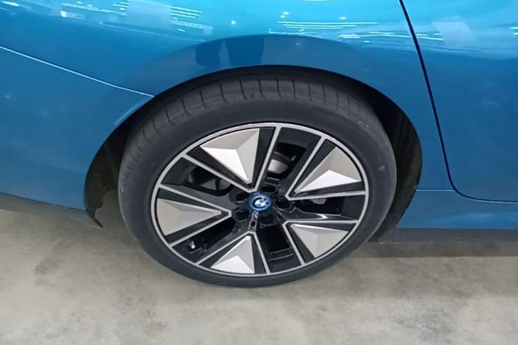 Used BMW i3 2023 eDrive 40 L Midnight Sports Package Exterior 5