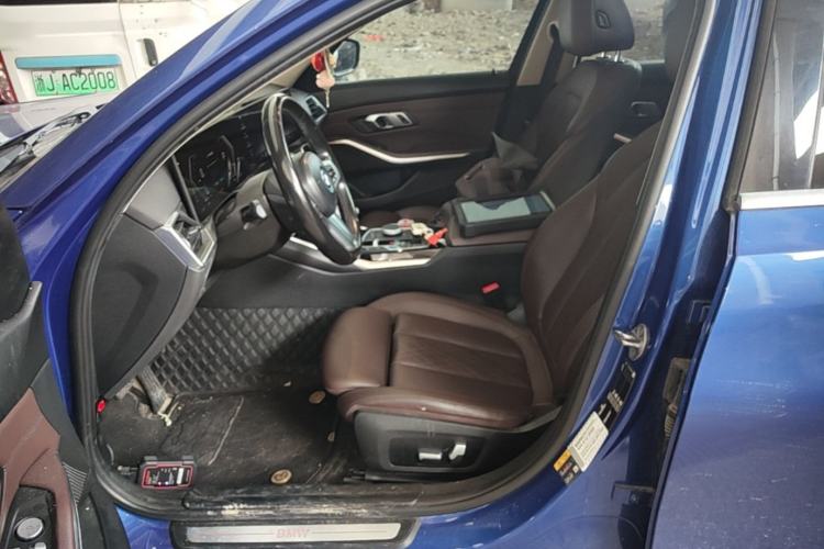 Used BMW i3 2023 eDrive 40 L Midnight Edition Left Front Seat
