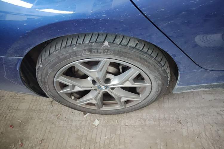 Used BMW i3 2023 eDrive 40 L Midnight Edition Right Rear Wheel Hub