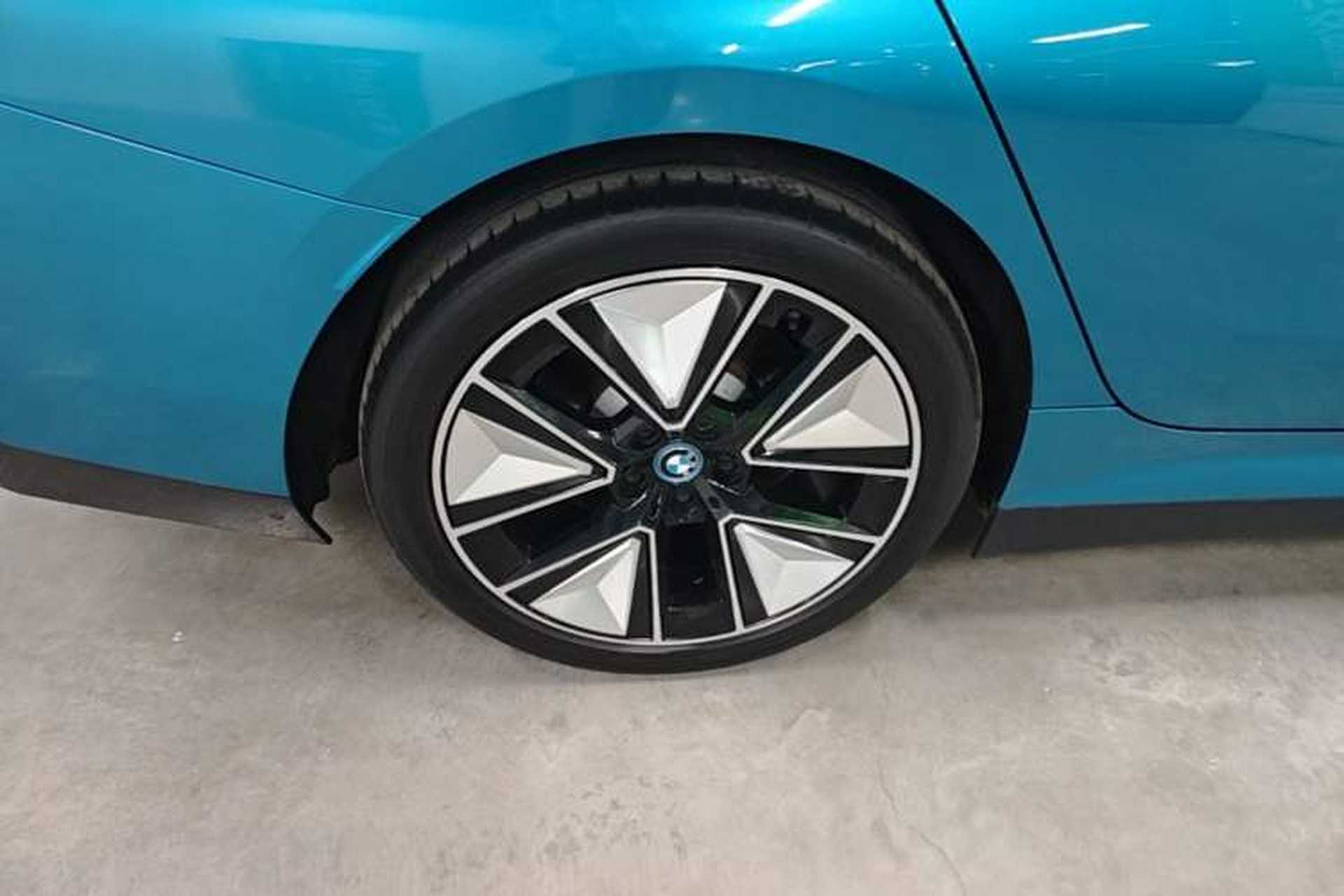 Used BMW i3 2023 eDrive 40 L Midnight Sports Package Right Rear Wheel Hub