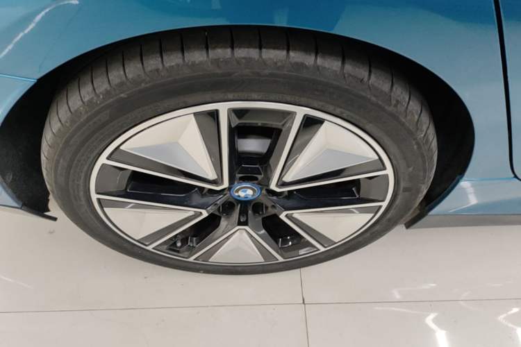 Used BMW i3 2023 eDrive 40 L Midnight Sports Package Right Rear Wheel Hub
