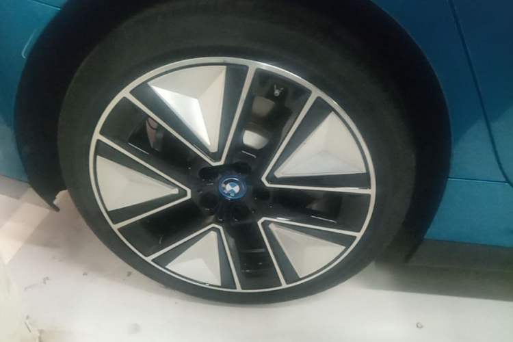 Used BMW i3 2023 eDrive 40 L Midnight Sports Package Right Rear Wheel Hub
