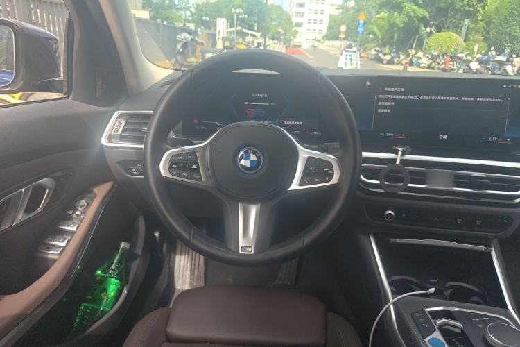 Used BMW i3 2023 eDrive 40 L Midnight Sports Package Steering Wheel
