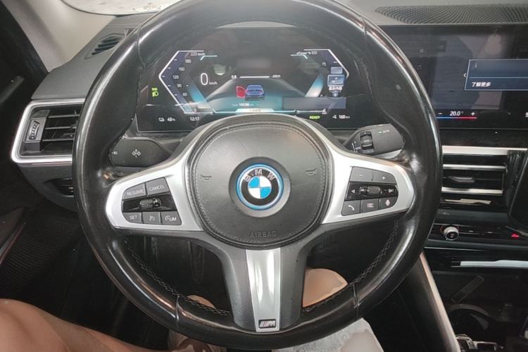 Used BMW i3 2023 eDrive 40 L Midnight Edition Steering Wheel