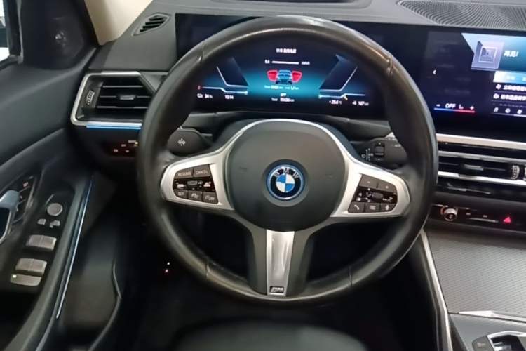 Used BMW i3 2023 eDrive 40 L Midnight Sports Package Steering Wheel