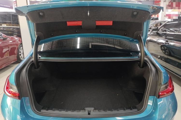 Used BMW i3 2023 eDrive 40 L Midnight Sports Package Trunk