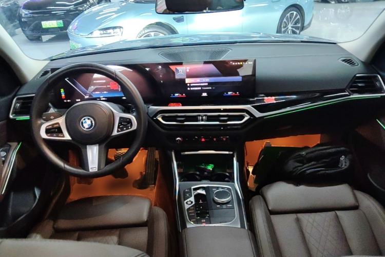Used BMW i3 2023 eDrive 40 L Midnight Edition Center Console