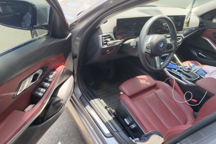 Used BMW i3 2023 eDrive 40 L Midnight Edition Driver Seat