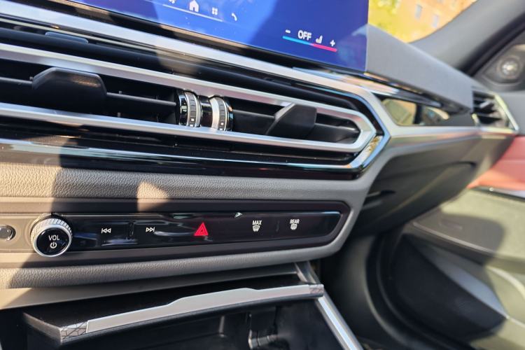 Used BMW i3 2023 eDrive 40 L Midnight Sports Package Interior 12