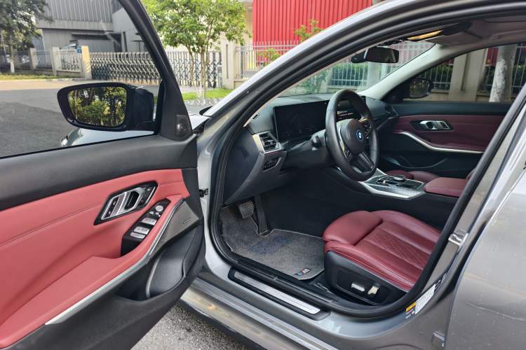 Used BMW i3 2023 eDrive 40 L Midnight Edition Interior 2