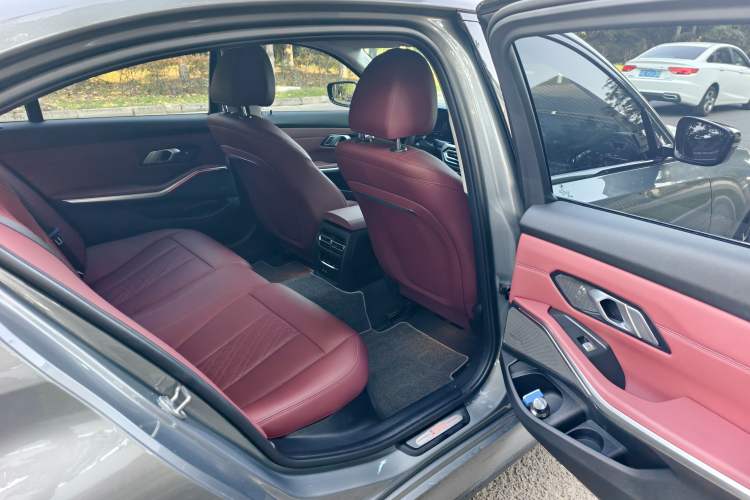 Used BMW i3 2023 eDrive 40 L Midnight Edition Interior 5