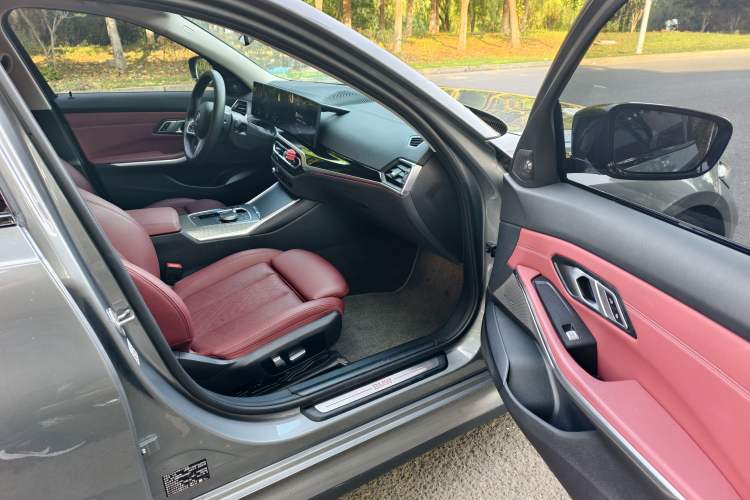 Used BMW i3 2023 eDrive 40 L Midnight Edition Interior 6