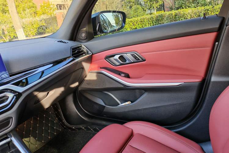 Used BMW i3 2023 eDrive 40 L Midnight Sports Package Interior 7