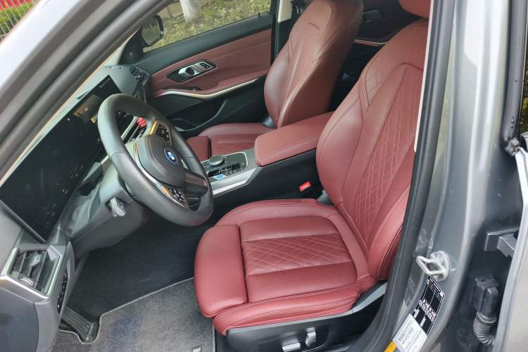 Used BMW i3 2023 eDrive 40 L Midnight Edition Left Front Seat