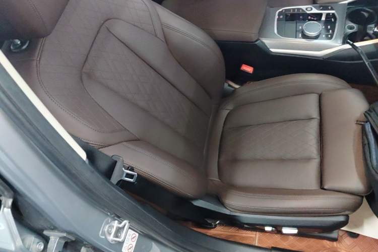 Used BMW i3 2023 eDrive 40 L Midnight Edition Right Front Seat