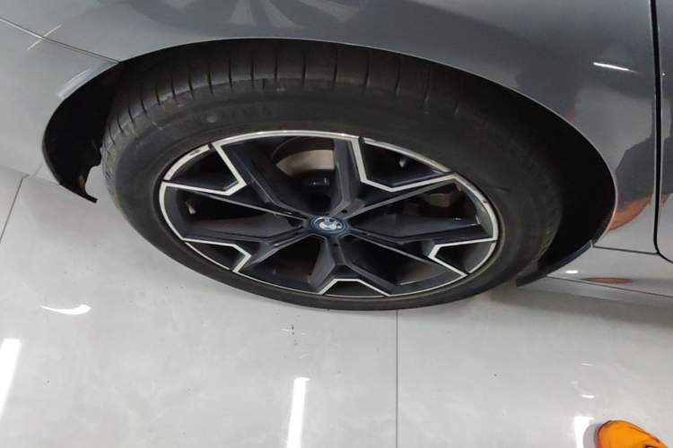 Used BMW i3 2023 eDrive 40 L Midnight Edition Right Rear Wheel Hub