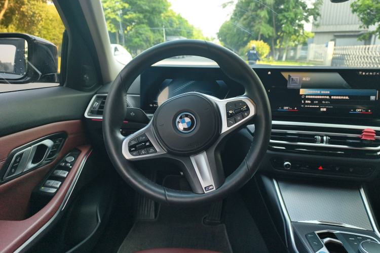 Used BMW i3 2023 eDrive 40 L Midnight Edition Steering Wheel