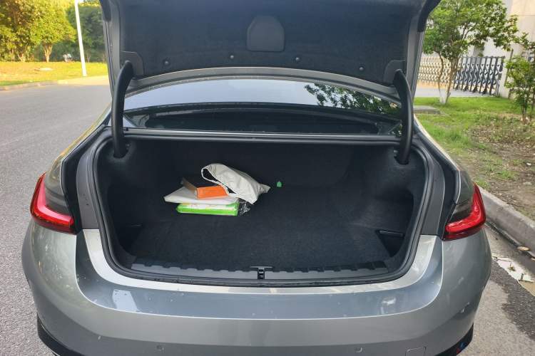 Used BMW i3 2023 eDrive 40 L Midnight Edition Trunk