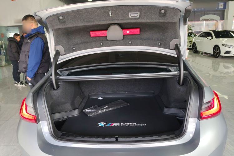 Used BMW i3 2023 eDrive 40 L Midnight Sports Package Trunk