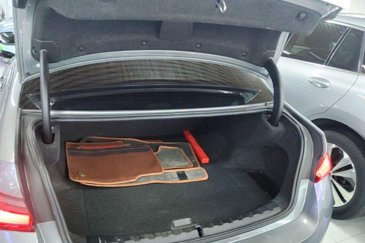 Used BMW i3 2023 eDrive 40 L Midnight Edition Trunk