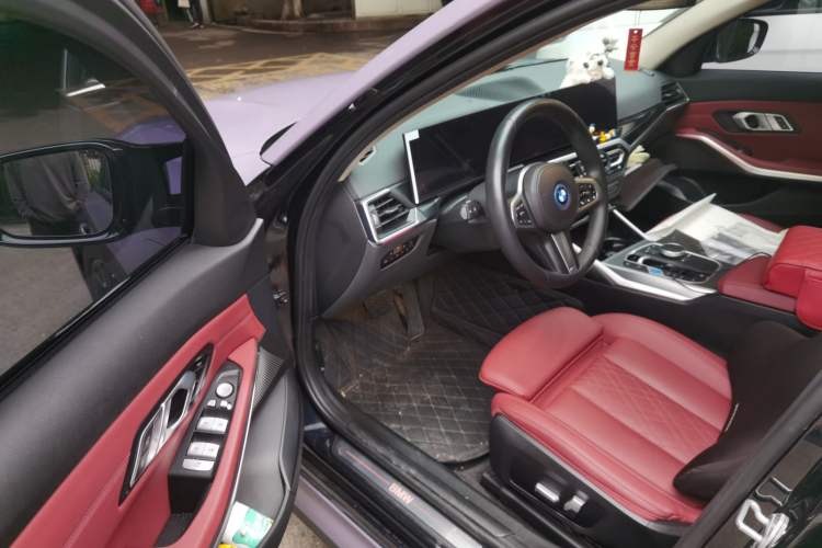 Used BMW i3 2023 eDrive 40 L Midnight Edition Interior 3