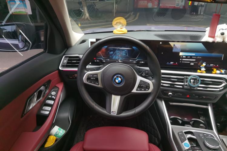 Used BMW i3 2023 eDrive 40 L Midnight Edition Steering Wheel