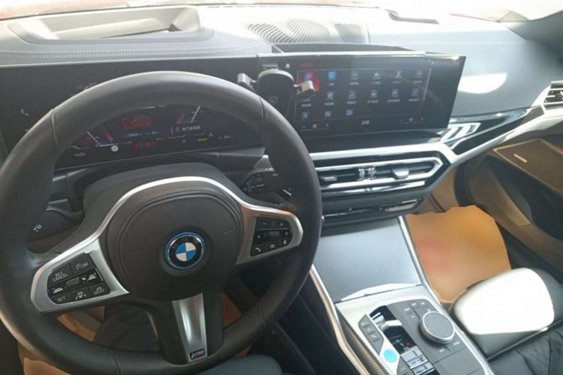 Used BMW i3 2023 eDrive 40 L Midnight Sports Package Center Console