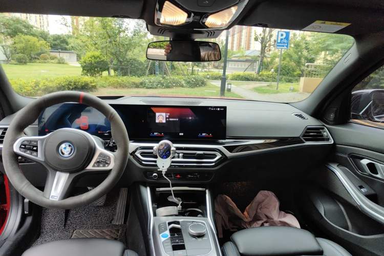 Used BMW i3 2023 eDrive 40 L Midnight Sports Package Headliner