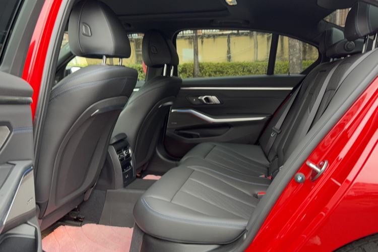 Used BMW i3 2023 eDrive 40 L Midnight Sports Package Interior 2