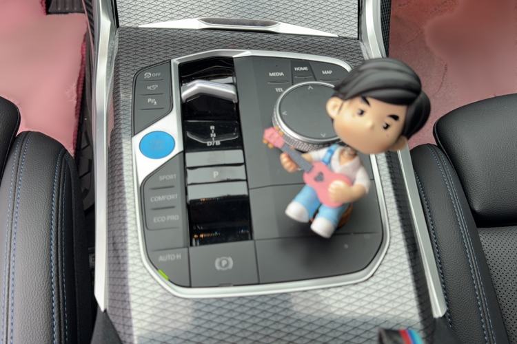 Used BMW i3 2023 eDrive 40 L Midnight Sports Package Interior 9