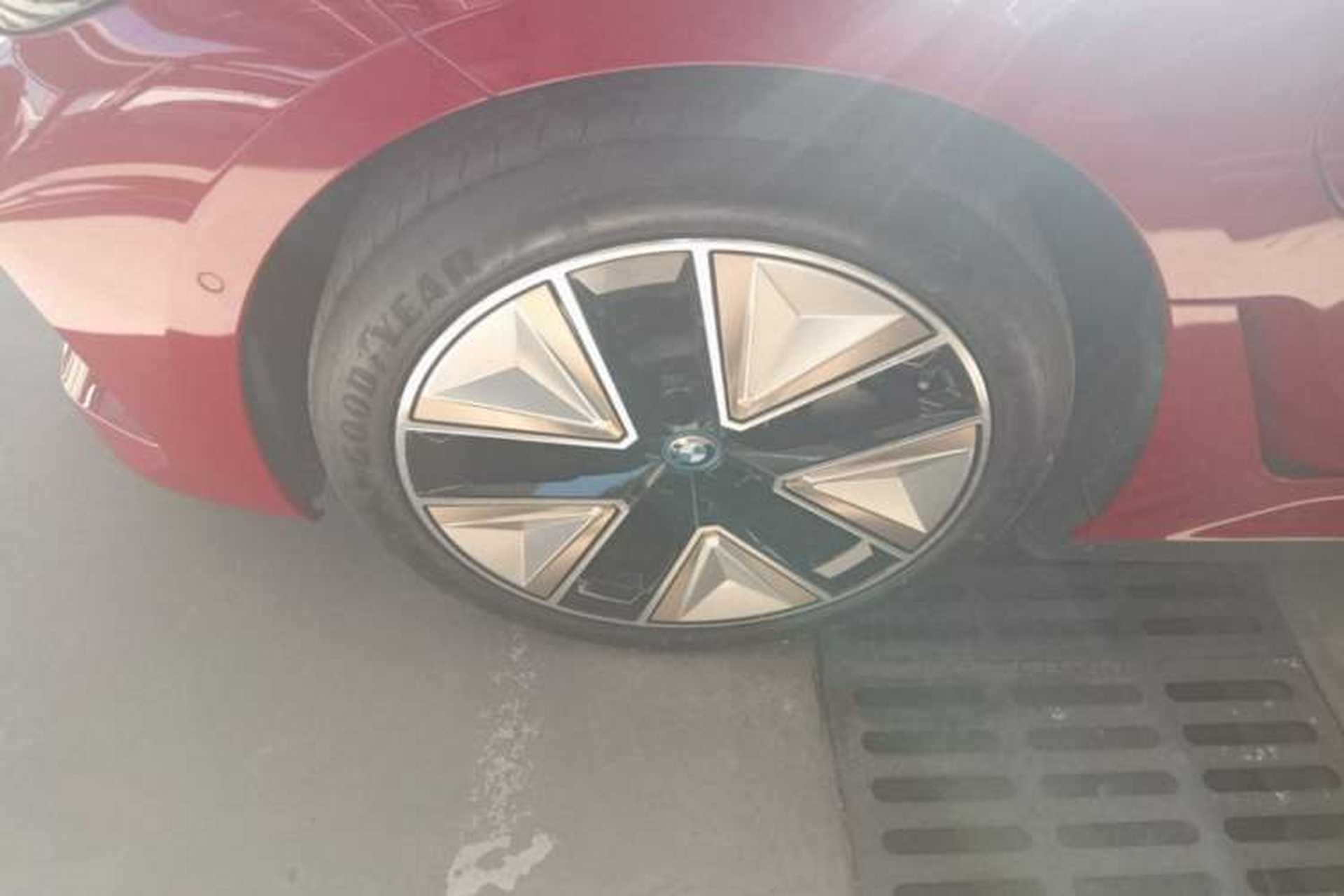 Used BMW i3 2023 eDrive 40 L Midnight Sports Package Left Front Wheel Hub
