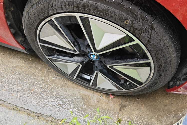 Used BMW i3 2023 eDrive 40 L Midnight Sports Package Right Front Wheel Hub