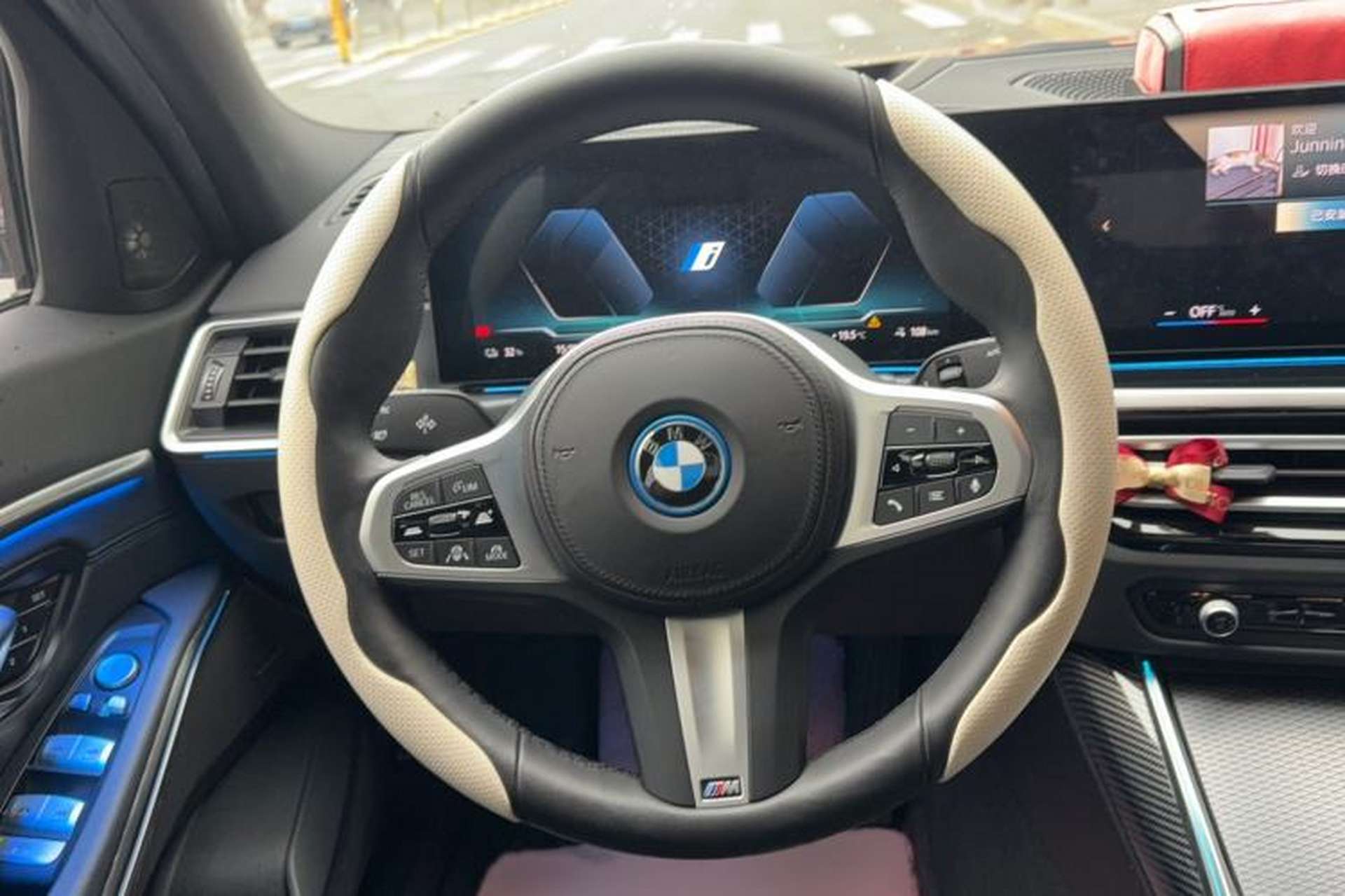 Used BMW i3 2023 eDrive 40 L Midnight Sports Package Steering Wheel