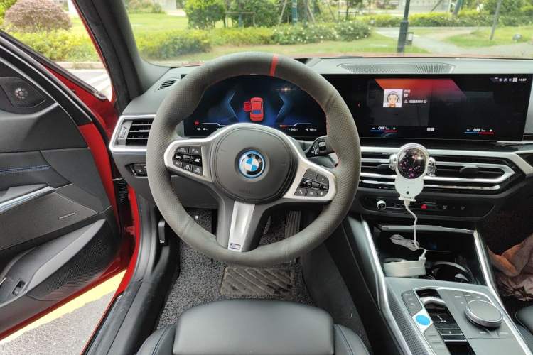 Used BMW i3 2023 eDrive 40 L Midnight Sports Package Steering Wheel