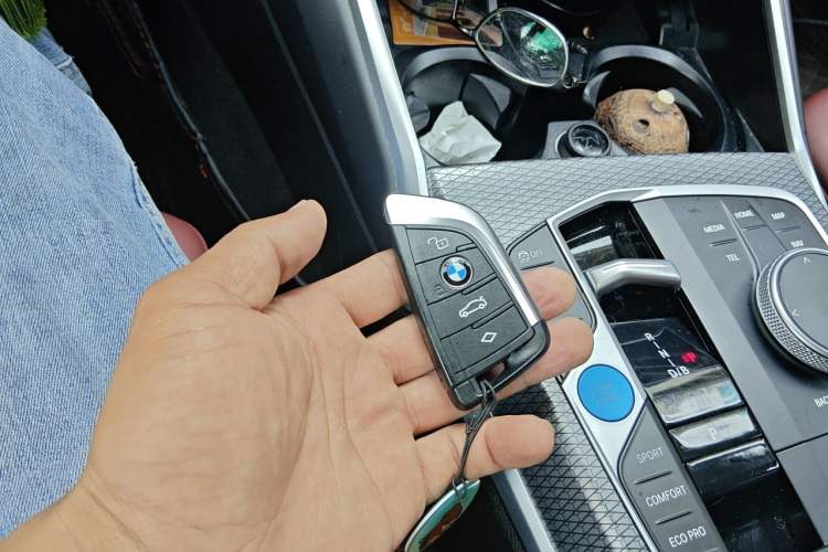 Used BMW i3 2023 eDrive 40 L Midnight Sports Package Vehicle Key