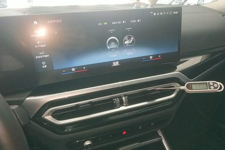 Used BMW i3 2023 eDrive 40 L Midnight Edition Audio And AC Panel