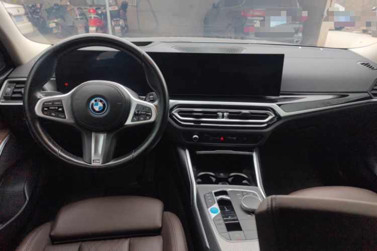 Used BMW i3 2023 eDrive 40 L Midnight Sports Package Center Console