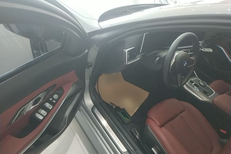 Used BMW i3 2023 eDrive 40 L Midnight Edition Driver Seat