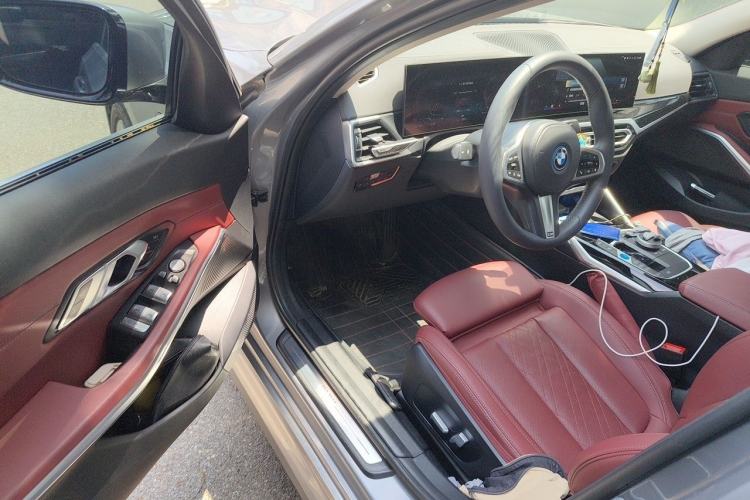 Used BMW i3 2023 eDrive 40 L Midnight Edition Interior 3