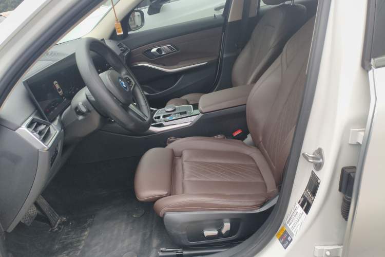 Used BMW i3 2023 eDrive 40 L Midnight Edition Left Front Seat