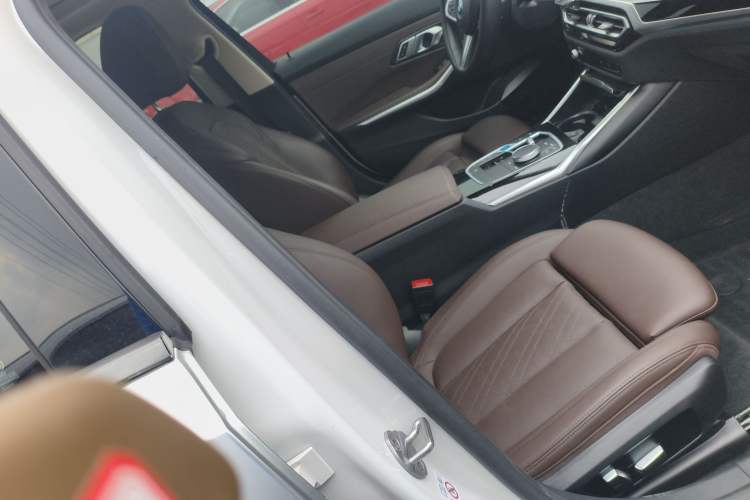 Used BMW i3 2023 eDrive 40 L Midnight Edition Right Front Seat